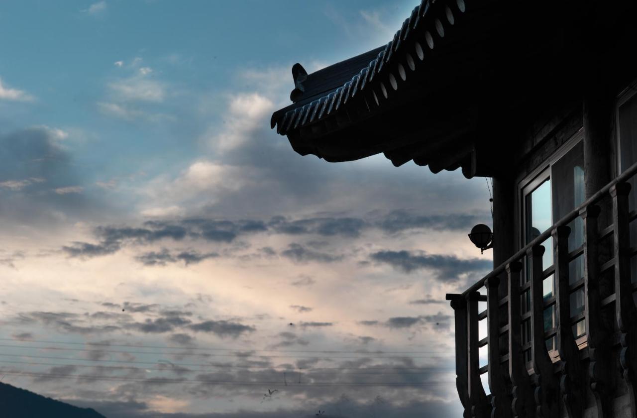 Jeonju Wangyijimil Hanok Hotel Екстериор снимка