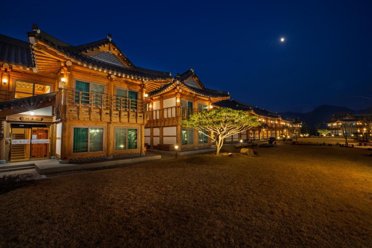 Jeonju Wangyijimil Hanok Hotel Екстериор снимка