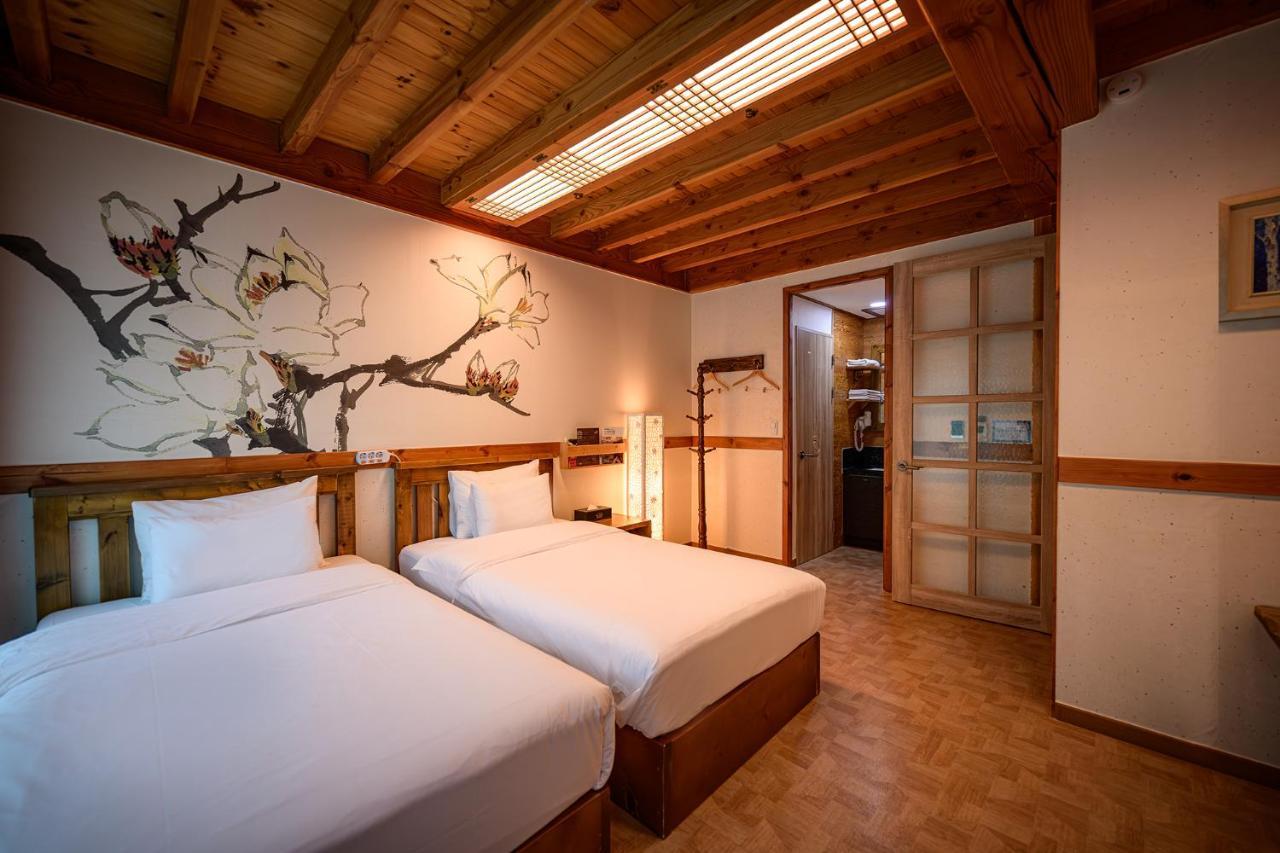 Jeonju Wangyijimil Hanok Hotel Екстериор снимка