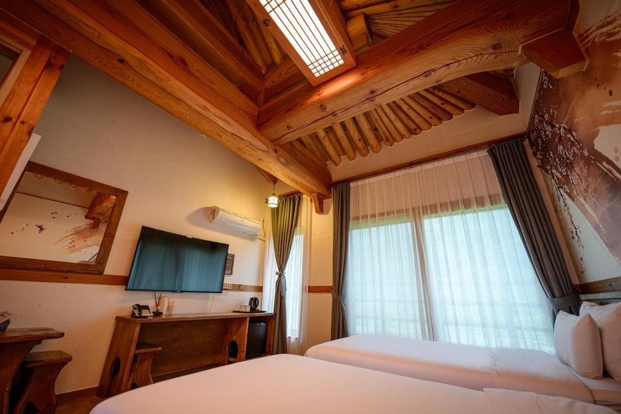 Jeonju Wangyijimil Hanok Hotel Екстериор снимка