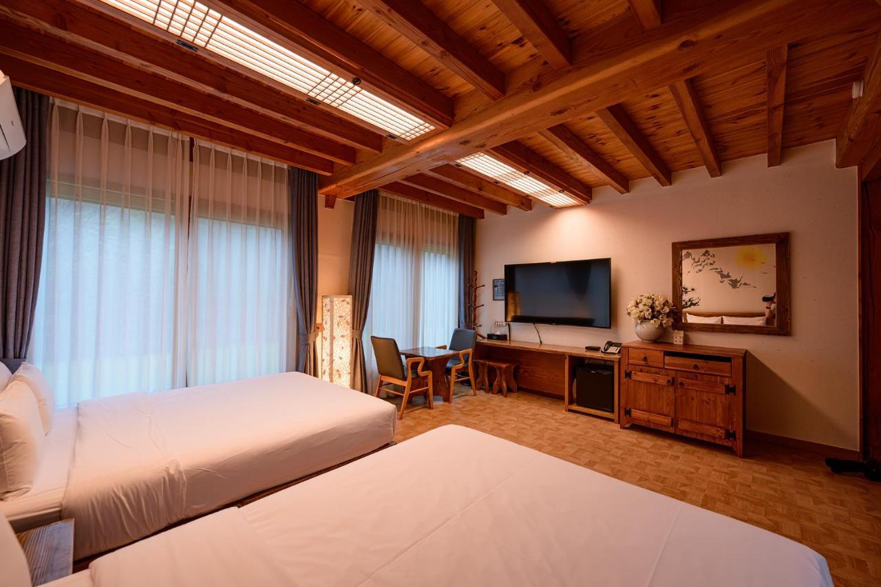 Jeonju Wangyijimil Hanok Hotel Екстериор снимка