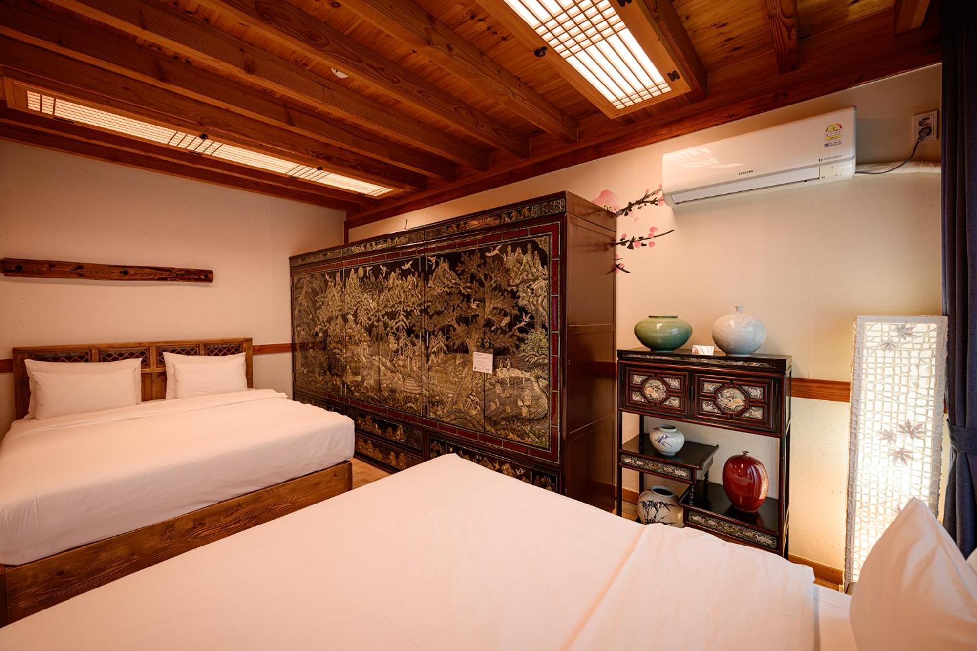 Jeonju Wangyijimil Hanok Hotel Екстериор снимка