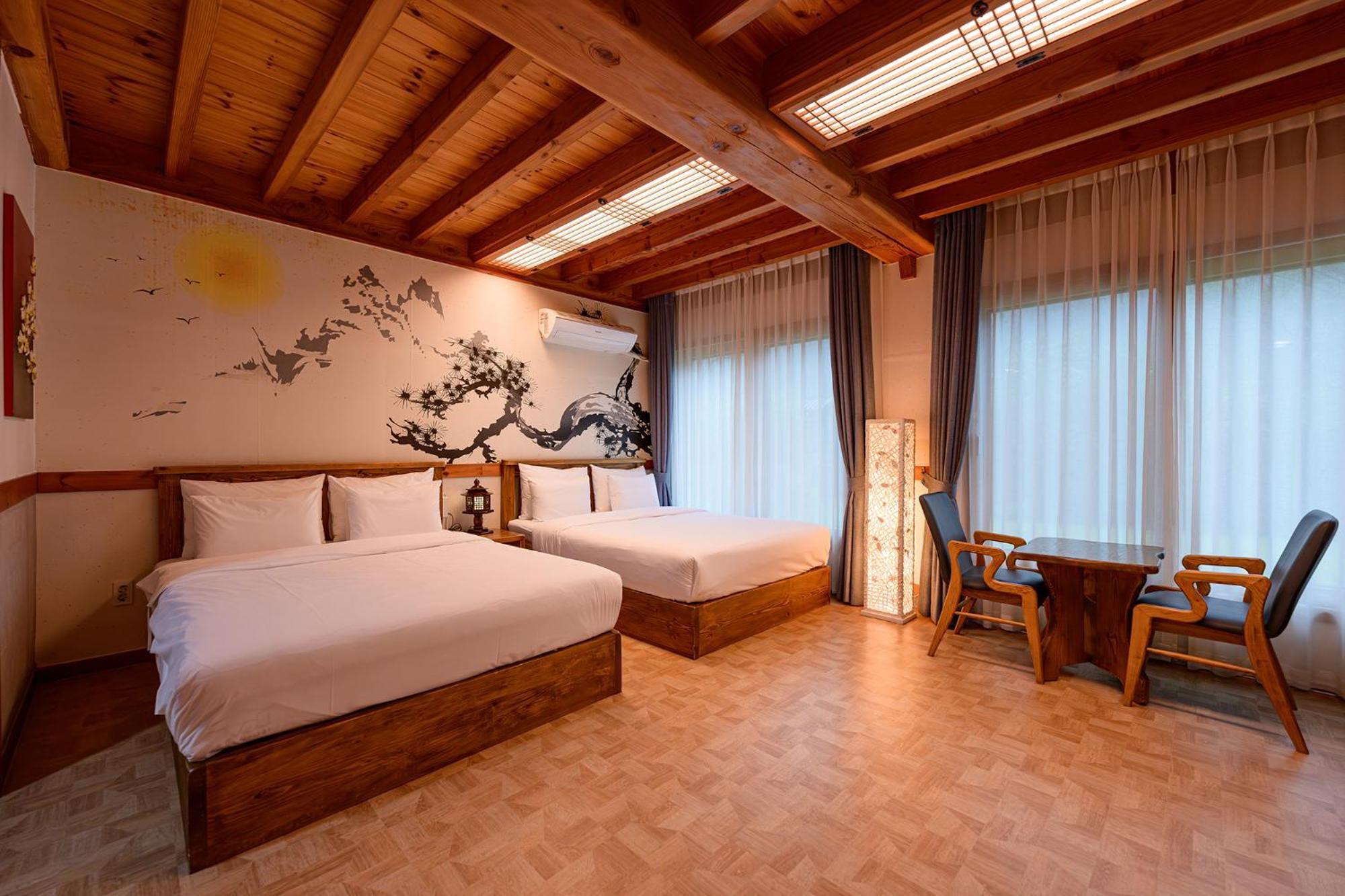 Jeonju Wangyijimil Hanok Hotel Екстериор снимка
